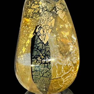 PIERRE MARION, grote fles / kristallen sculptuur met goud inleg, France ca 1980