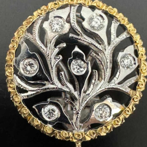 Paire de boucles d'oreilles en or bicolore serties de diamants