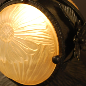 Art Deco lamp van smeedijzer en gegoten persglas - circa 1925