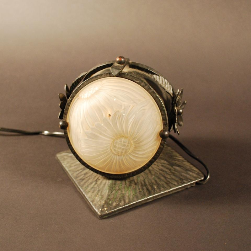 Art Deco lamp van smeedijzer en gegoten persglas - circa 1925