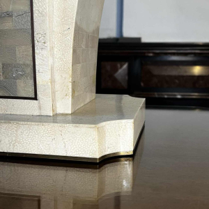 MAITLAND SMITH (USA) Hollywood Regency lamp base in tessellated stone & brass inlay, ca 1970