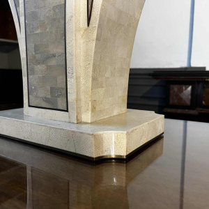 MAITLAND SMITH (USA) Hollywood Regency lamp base in tessellated stone & brass inlay, ca 1970