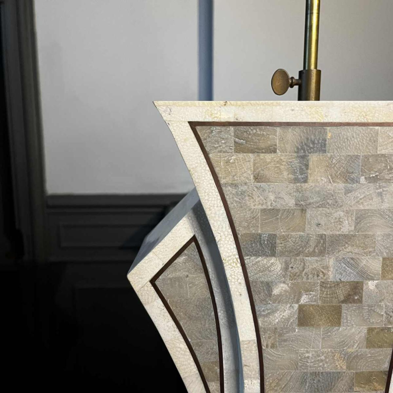 MAITLAND SMITH (USA) Hollywood Regency lamp base in tessellated stone & brass inlay, ca 1970