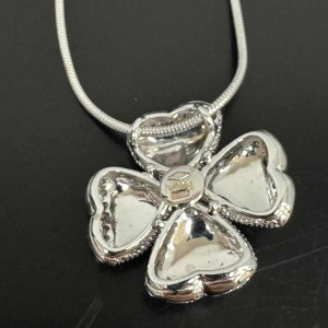 Pendentif 'Fleur' en or blanc 18ct. & diamants
