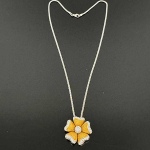 Flower' pendant in two-tone gold with diamonds