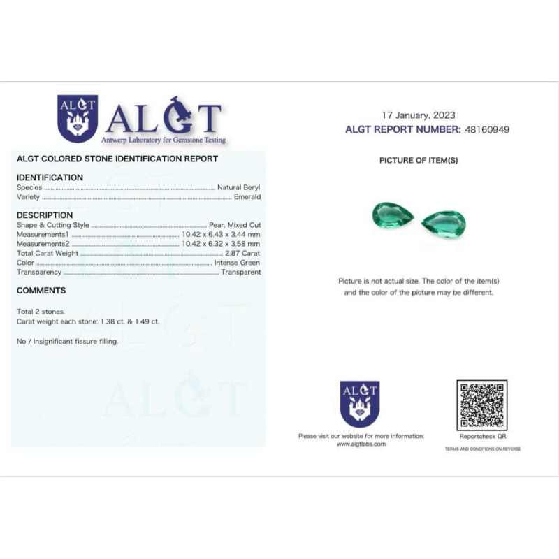 Paire de boucles d'oreilles en or avec émeraudes zambiennes et diamants