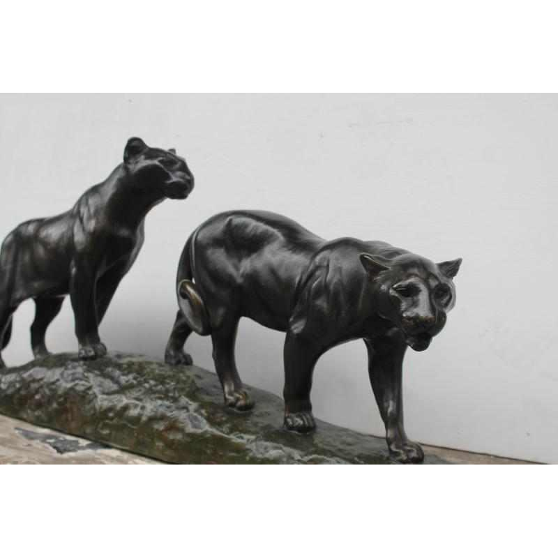 Paar bronzen leeuwinnen van Louis Riche, Franse beeldhouwer