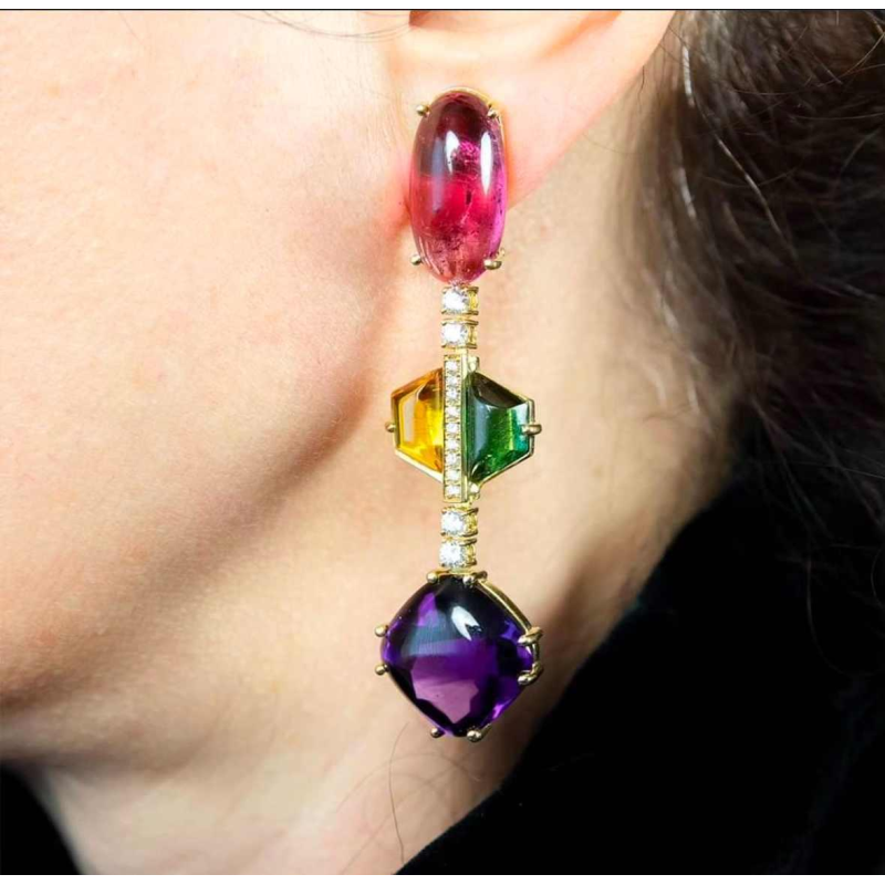 Paire de boucles d'oreilles en or jaune, diamants & pierres semi-précieuses