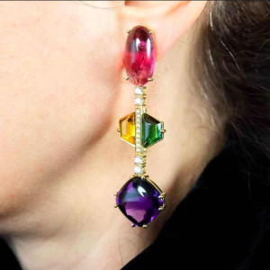 Pair of earrings in yellow gold, diamonds & semi-precious stones