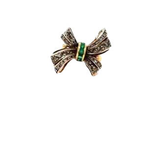 Bague antique or 18k et argent, forme 'Noeud' diamants taille rose et baguettes d'émeraudes, début 20ème