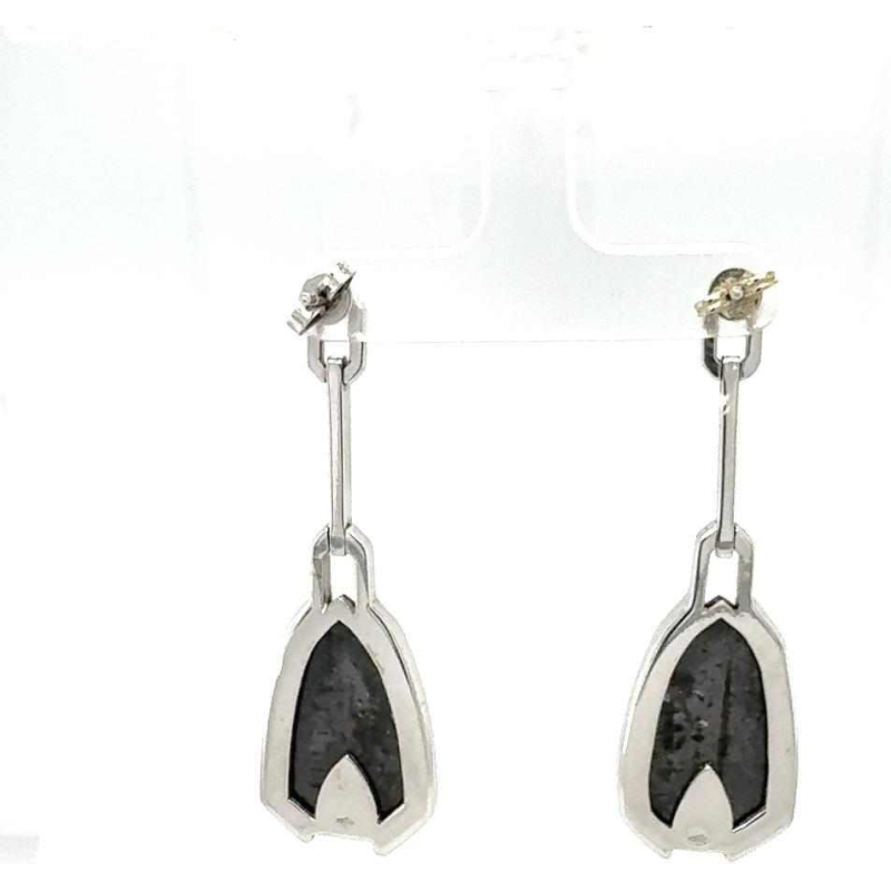 Pair of earrings in white gold with diamonds & black diamonds