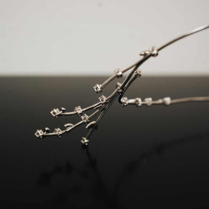 Set (necklace and pair of earrings) in white gold and diamonds