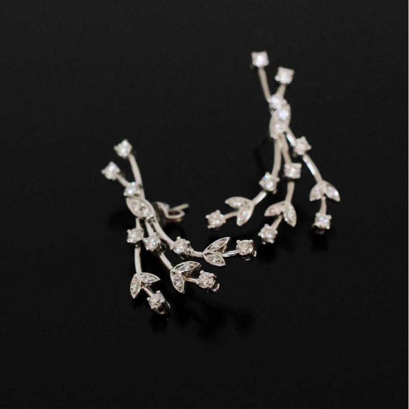 Parure (collier et paire de boucles d'oreilles) en or blanc et diamants