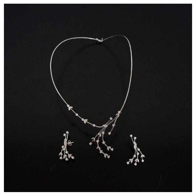 Set (necklace and pair of earrings) in white gold and diamonds