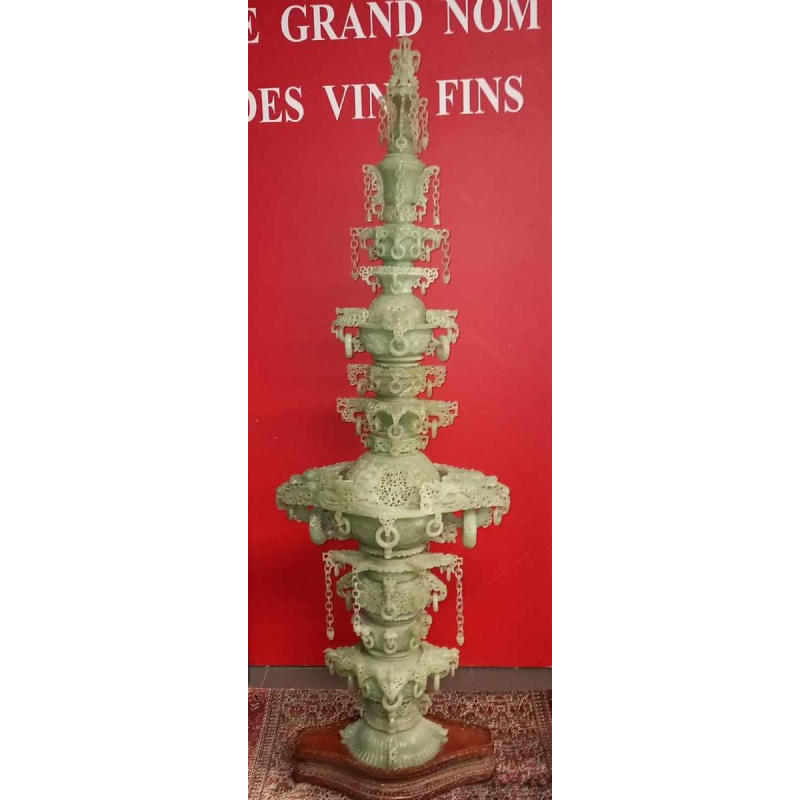 Grande tour Chinoise de 3 étages en jade, milieu du 20ème siècle