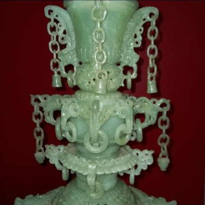 Grande tour Chinoise de 3 étages en jade, milieu du 20ème siècle