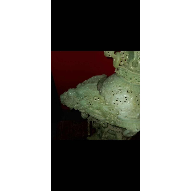 Grande tour Chinoise de 3 étages en jade, milieu du 20ème siècle