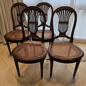 Suite de 4 chaises Louis XVI en acajou, dossier montgolfière