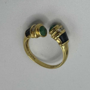 Bague 'toi et moi' en or jaune 18 K sertie de saphirs et cabochons d'émeraudes
