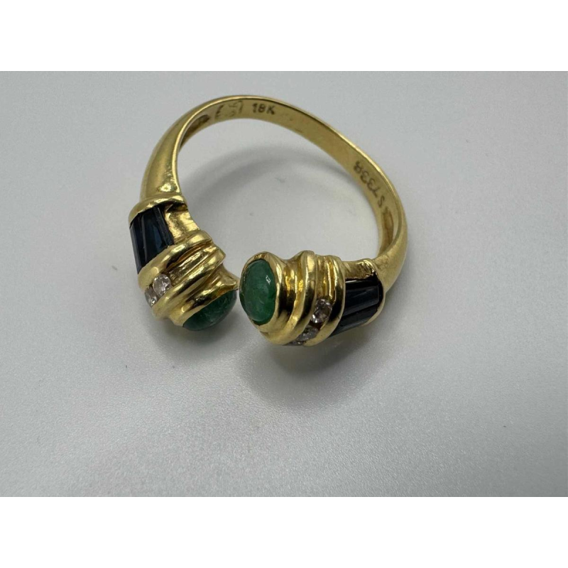 toi et moi' ring in 18 K geel goud bezet met saffieren en een smaragd cabochon