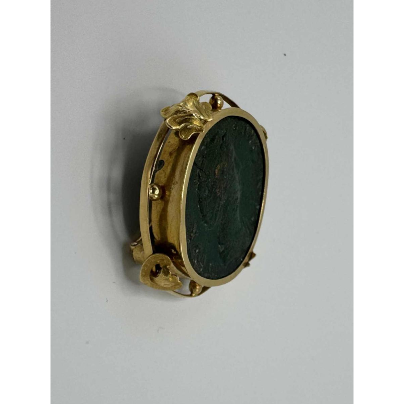Broche en or jaune 18 carats sertie d'une pièce de la Grèce antique en bronze