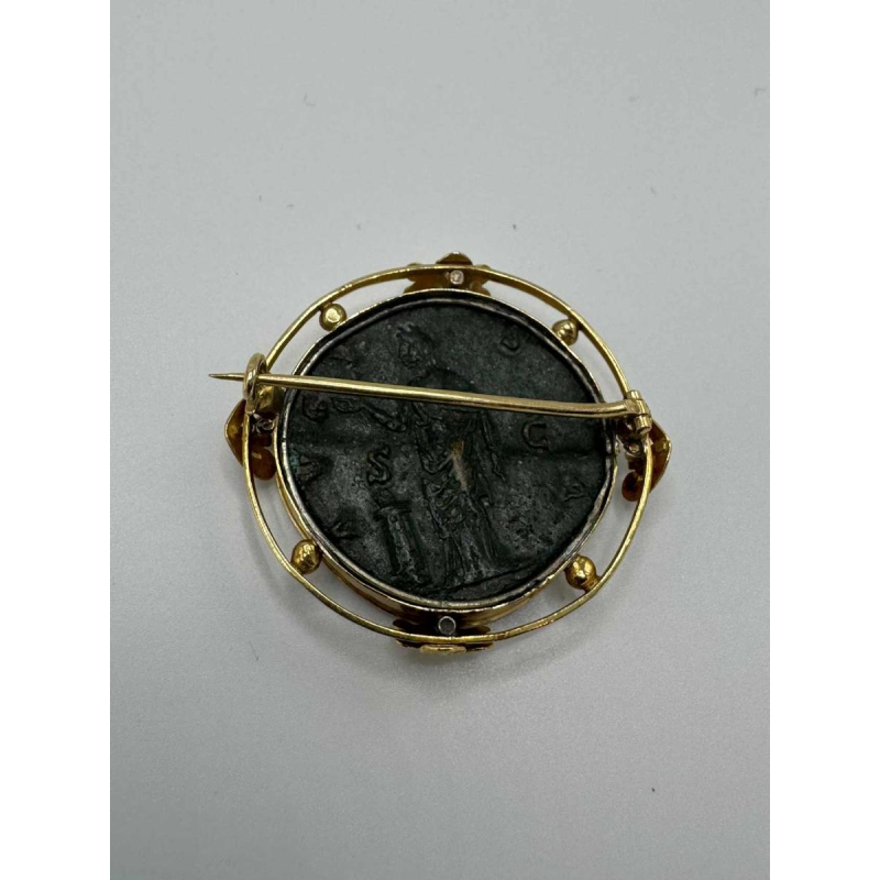 Broche en or jaune 18 carats sertie d'une pièce de la Grèce antique en bronze