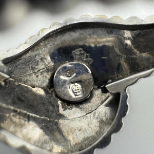 Bague en or blanc 18 K, sertie d'émeraudes à motif de feuilles, 20ème siècle