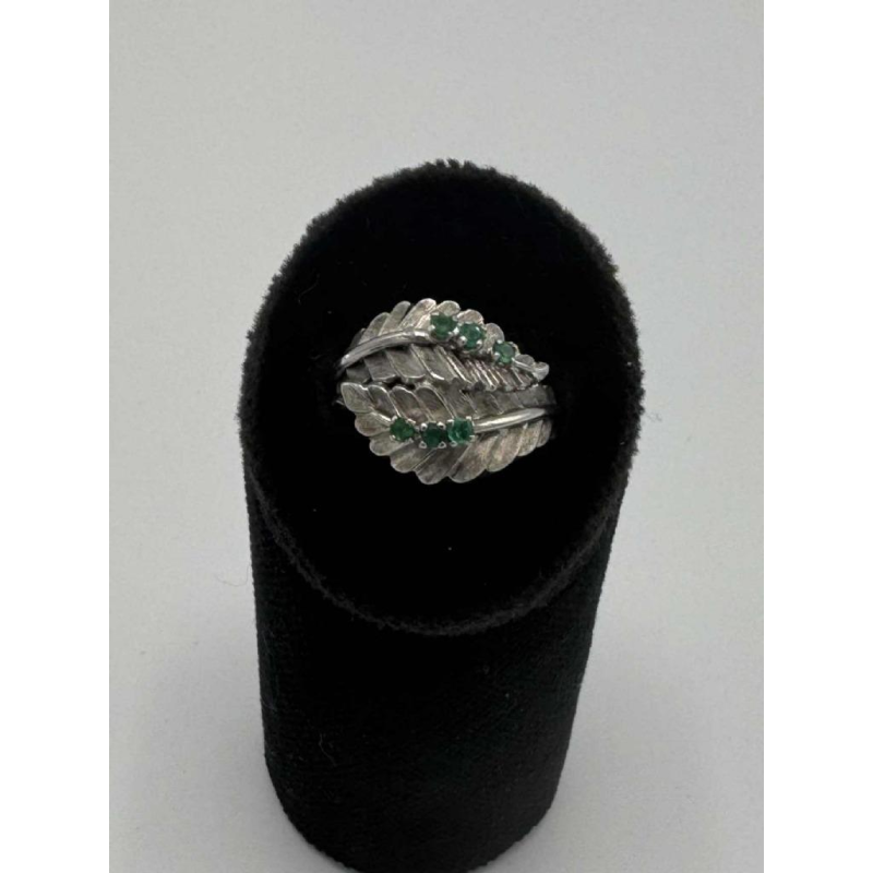 Bague en or blanc 18 K, sertie d'émeraudes à motif de feuilles, 20ème siècle