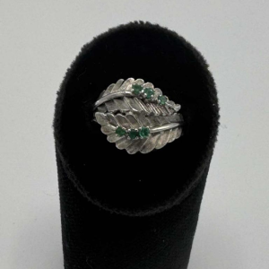 Bague en or blanc 18 K, sertie d'émeraudes à motif de feuilles, 20ème siècle