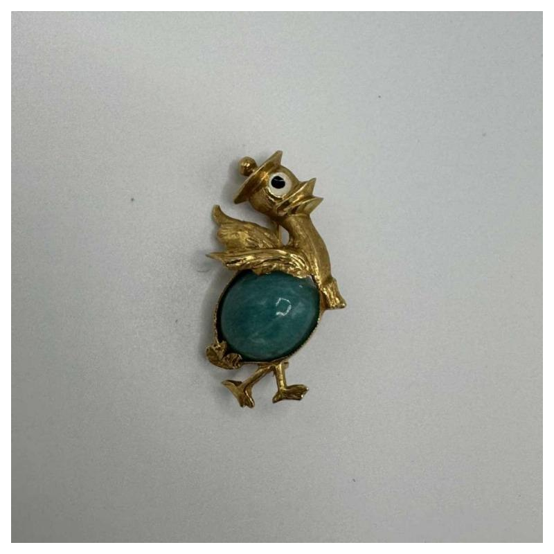 Petite broche en or jaune 18 carats sertie d'une turquoise. Années 1970