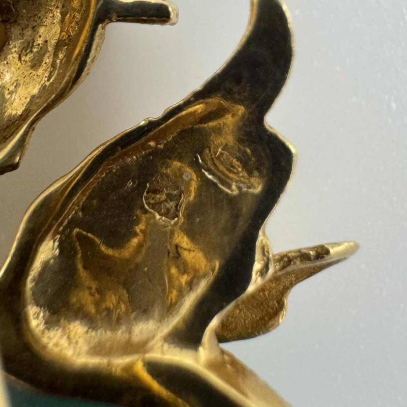 Small brooch in 18k yellow gold set with a turquoise stone. Circa 1970