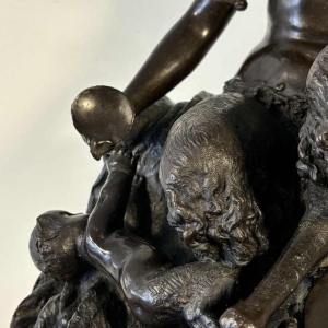 Bronzen groep voorstellende een jonge vrouw en haar twee kinderen, naar Clodion, 19e eeuw