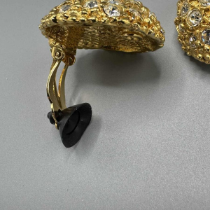 Yves Saint Laurent Rive Gauche. Clips d'oreilles en métal doré et strass