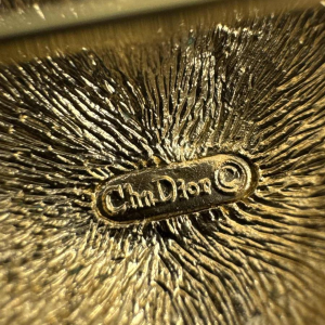Christian Dior, verguld metalen 'hart' broche met Swarovski kristallen, eind 20ste eeuw