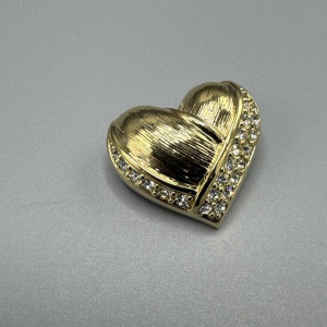 Christian Dior, verguld metalen 'hart' broche met Swarovski kristallen, eind 20ste eeuw