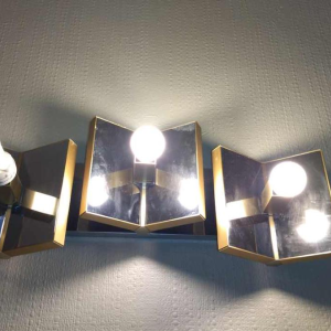 GAETANO SCIOLARI, rare paire d'appliques Hollywood Regency, acier chromé & laiton doré, ca 1970