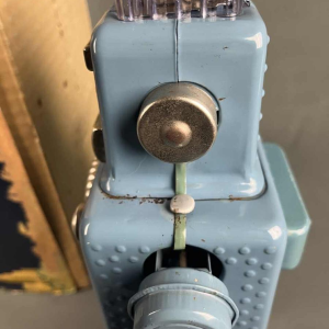 Rokende Ruimteman Robot van blauw metaal in originele doos, Yonezawa Japan, ca 1960