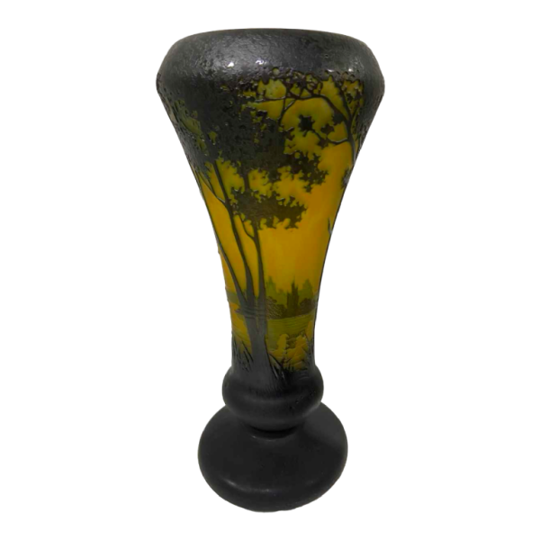 Vase au paysage gravé à l'acide signée Daum Nancy à la croix de Lorraine - c1910