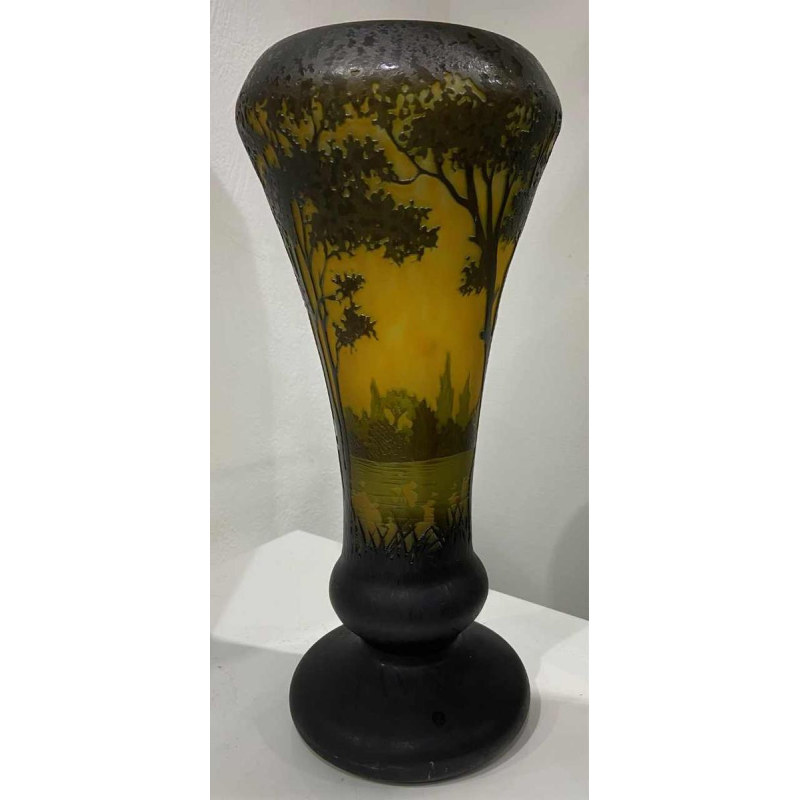 Vase au paysage gravé à l'acide signée Daum Nancy à la croix de Lorraine - c1910