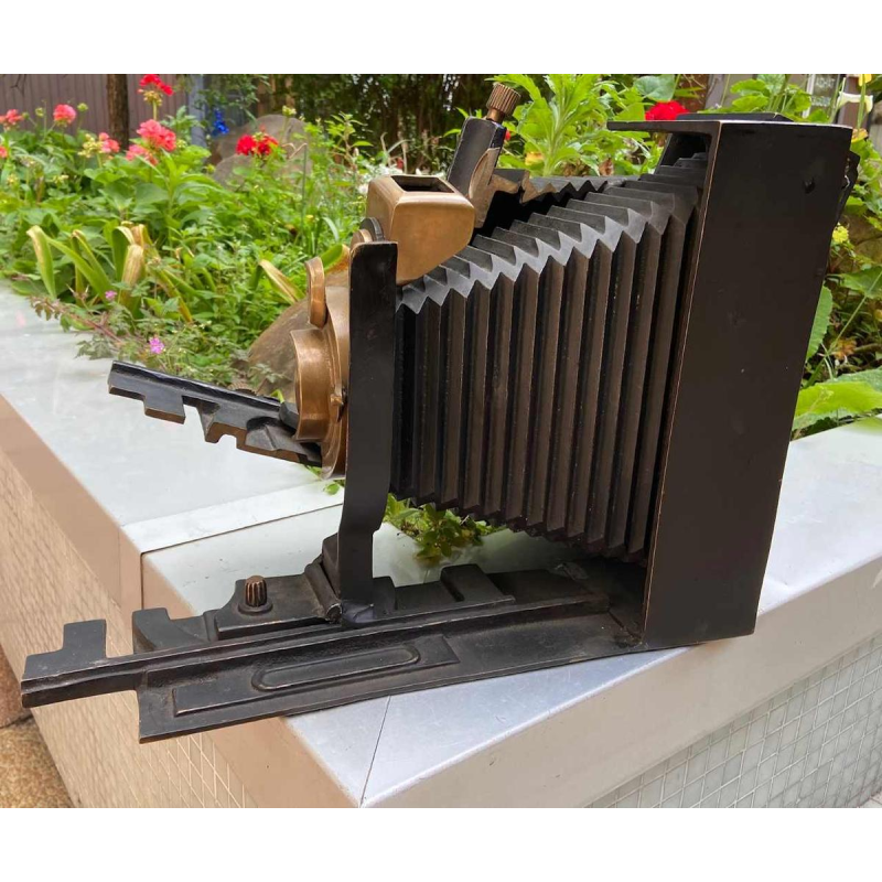 ARMAN (1928-2005) - CAMERA - Bronze N° 50/95 - 1986 - Certificat d'authenticité