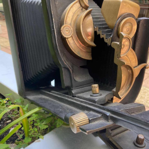 ARMAN (1928-2005) - CAMERA - Brons N° 50/95 - 1986 - Echtheidscertificaat