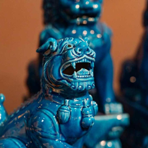 Set of 6 Fô dogs, blue lacquered Chinese porcelain, 20th century