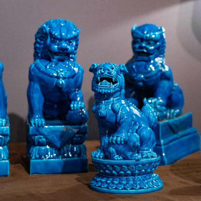 Set of 6 Fô dogs, blue lacquered Chinese porcelain, 20th century
