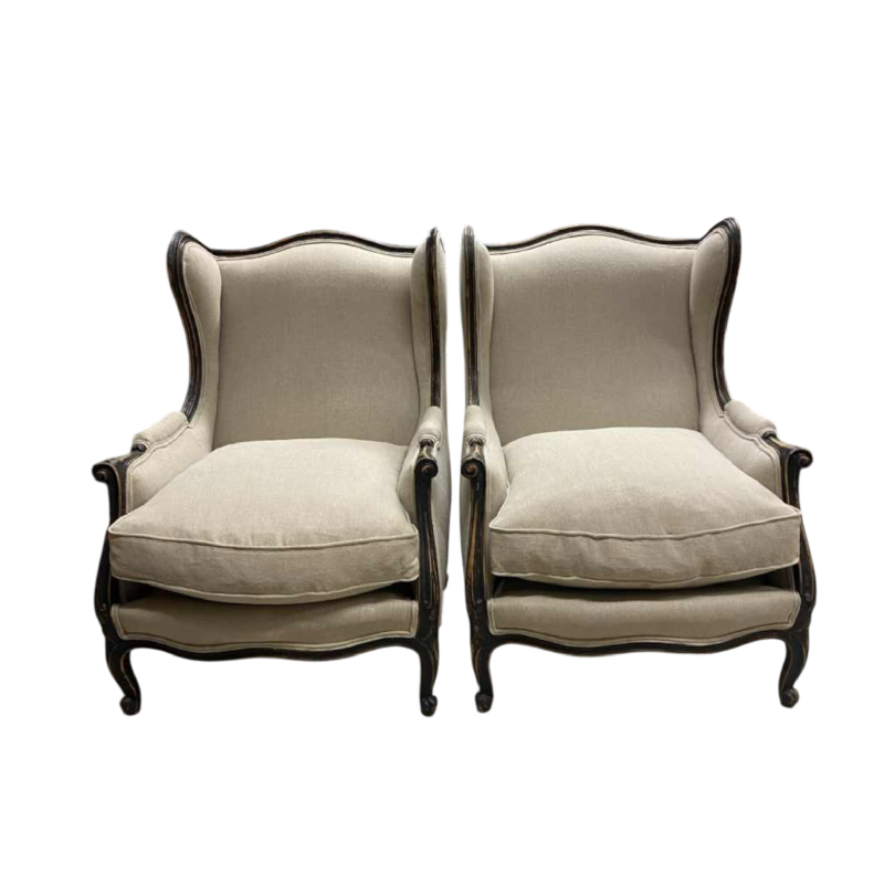 Paar Louis XV 'Fauteuil met oren' fauteuils, linnen bekleding, ca 1950