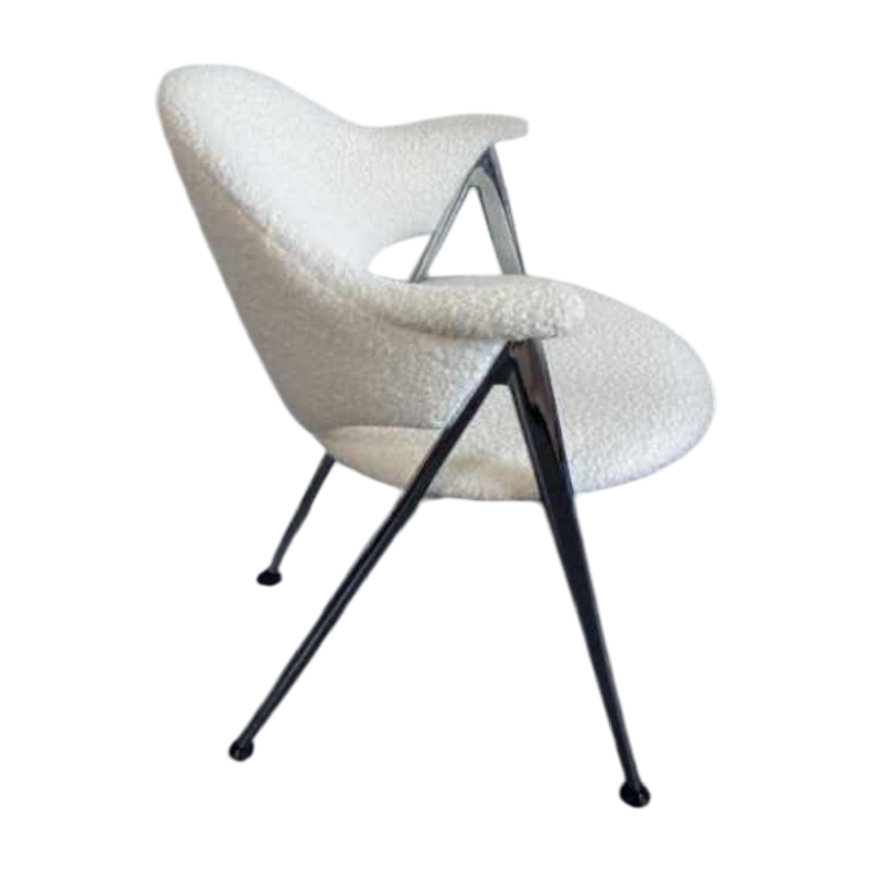 Paar kleine vintage fauteuils, nieuwe wollen 'bouclettes' stoffen bekleding, Italiaans ontwerp 1960