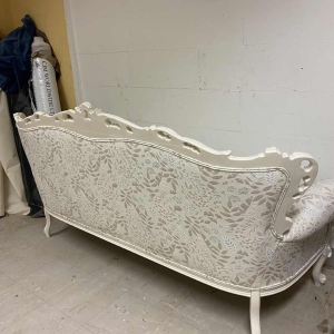 Volledig opnieuw beklede barok sofa, Italiaanse makelij, ca 1950-1960