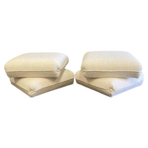 Paire d'ottomans vintage dans l'esprit de la Maison Janssen à Paris, entièrement restaurée, ca 1970