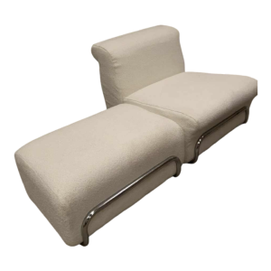 Italiaanse design fauteuil en voetenbank, verchroomd staal en nieuwe krulstof, ca 1960