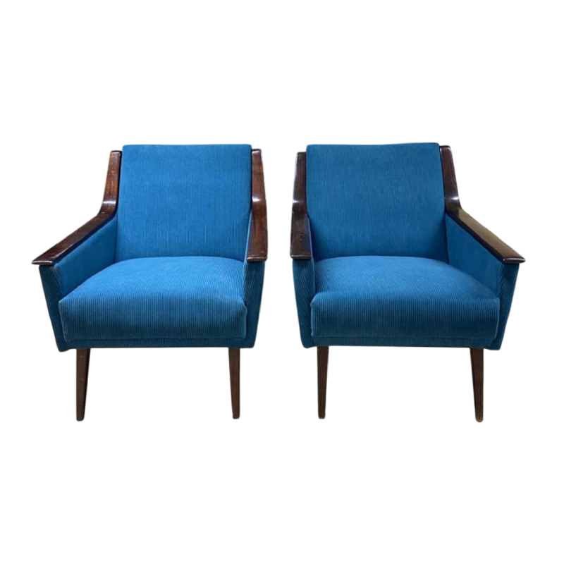 Paire de fauteuils vintage recouverts de velour côtelé bleu, boiserie hêtre vernis, ca 1950
