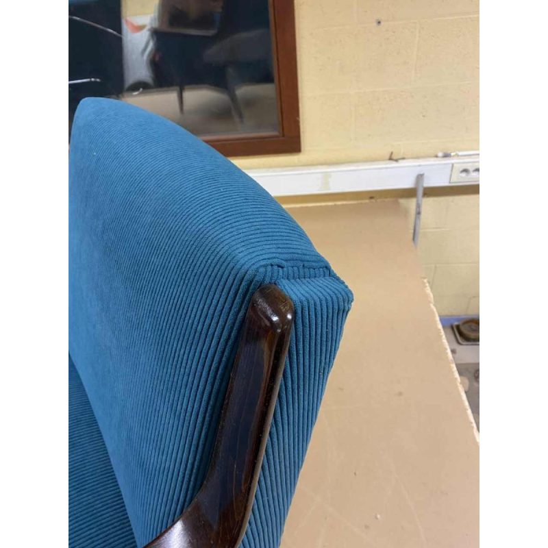 Paar vintage fauteuils bekleed met blauw ribfluweel, gelakte beukenhouten bekleding, ca 1950